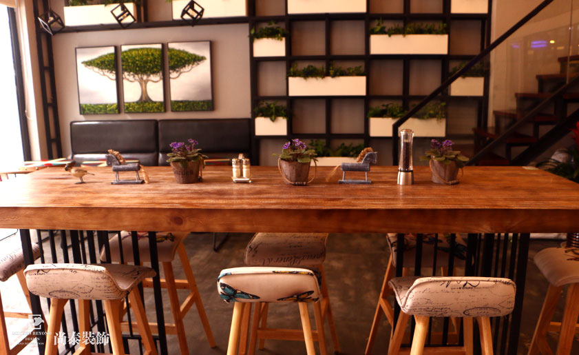 美式餐廳裝修設(shè)計效果圖