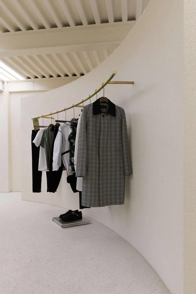 服裝店裝修弧形展示區設計圖片 服裝店裝修弧形展示區設計圖片