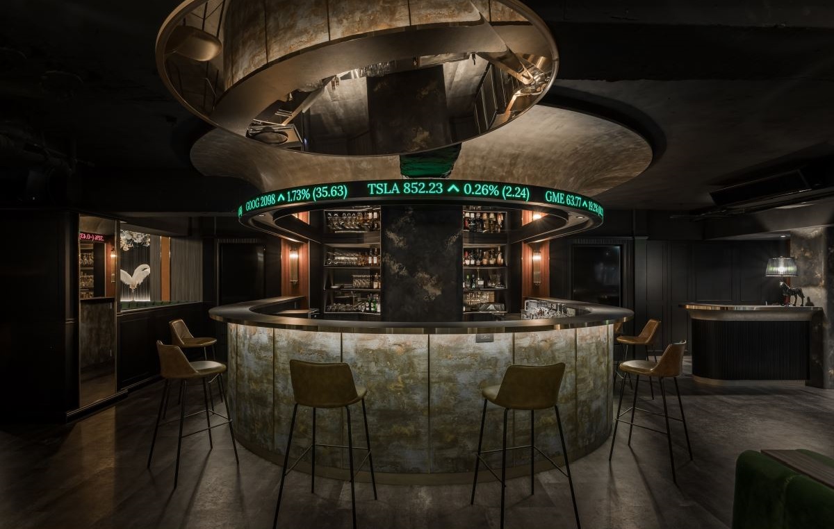 餐飲空間設計:交織英式古典與現代奢華的160平金融餐酒館,走入異國情調的愜意氛圍