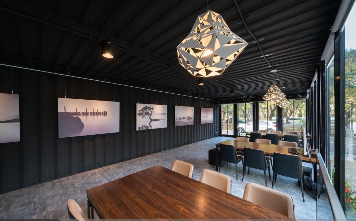 店鋪裝修：跨界美學空間！玻璃帷幕打造夢幻光回廊