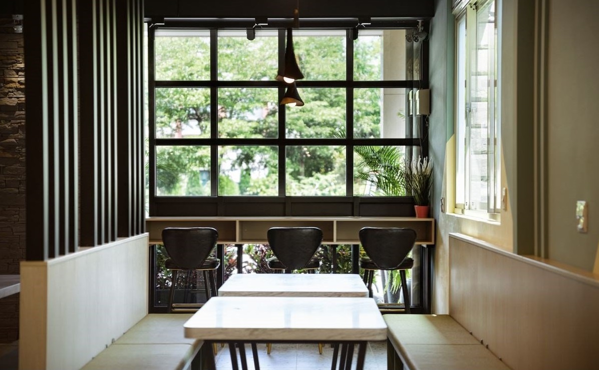 餐飲空間設計:30 天拯救大作戰！預算有限、格局不變，陳舊人文餐廳變身時髦網美店